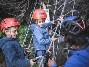 Mountain & hiking guides