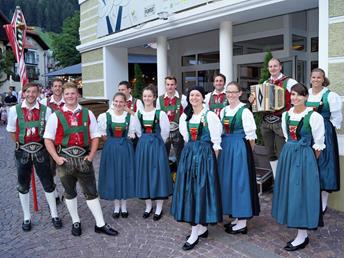 trachtengruppe-anras